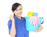 作業員による清掃片付け作業